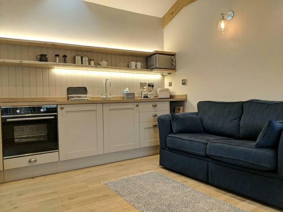 Skittles - Charming One Bedroom Apartment - Parking - Easy Access To Bath 박스 외부 사진